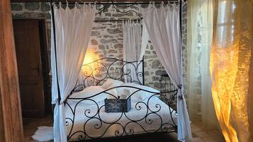 4 chambres, fer et planche à repasser, Wi-Fi, draps fournis