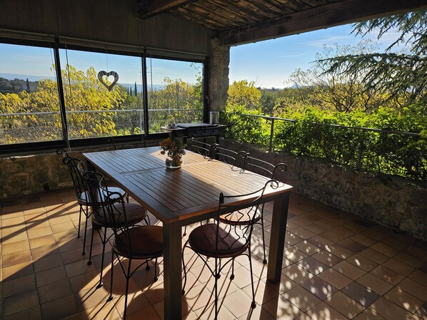 Outdoor dining