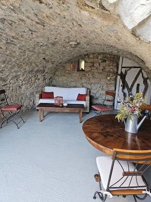 Interior - Characterful, comfortable gîte for 8 people in Labeaume. (Labeaume)
