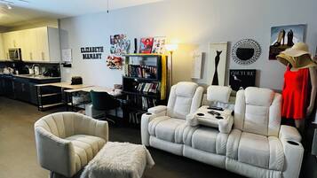 TV, books, music library, stereo