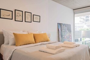 1 chambre, bureau, fer et planche à repasser, Wi-Fi