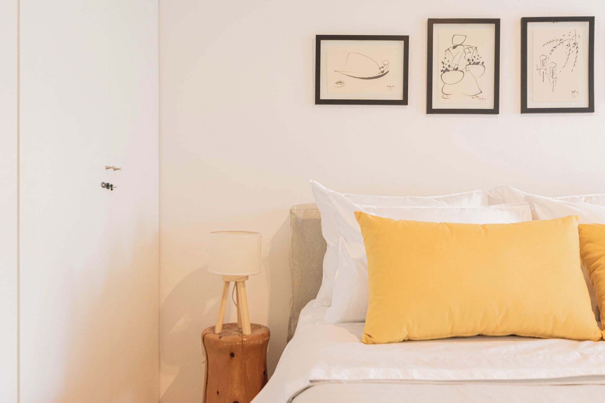 1 dormitorio, escritorio, tabla de planchar con plancha y wifi