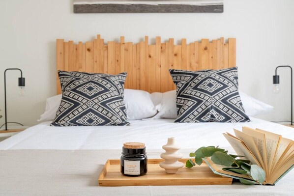 Silitysrauta/-lauta, Wi-Fi, vuodevaatteet