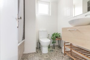 Suihku, hiustenkuivaaja