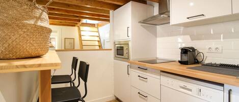 Kühlschrank, Mikrowelle, Geschirrspüler