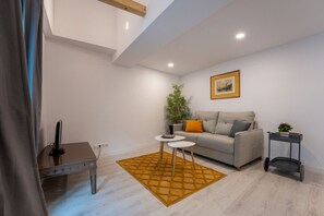 Televisión y oficina 