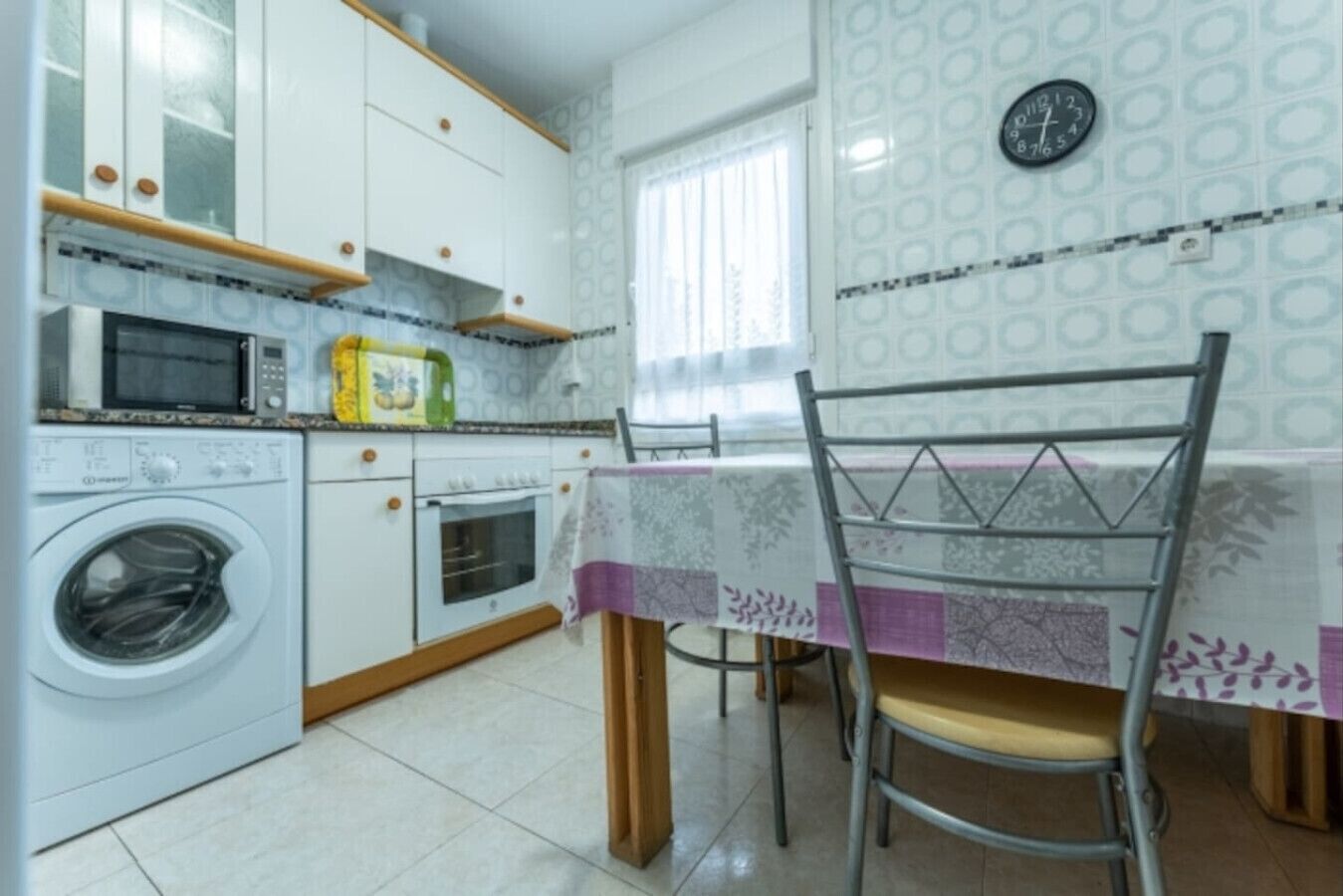 Réfrigérateur, micro-ondes, four, cafetière/bouilloire