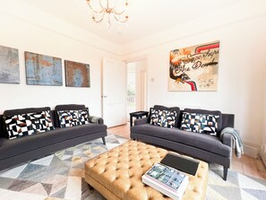 TV connectée de 45 pouces avec chaînes numériques, Netflix