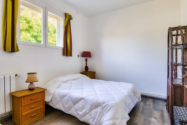 3 bedrooms, iron/ironing board, free WiFi