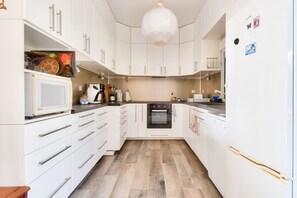 Fridge, microwave, oven, dishwasher