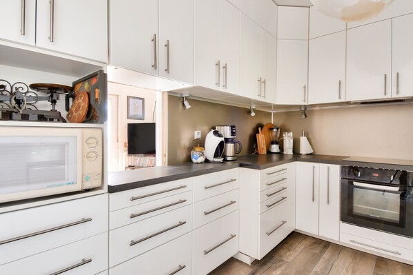 Fridge, microwave, oven, dishwasher