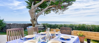 Facing the ocean, lovely spacious house for 6