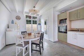 Fridge, microwave, oven, dishwasher - 450m from beaches, house for 2 adults 2 children (Pornichet)
