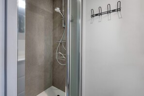 Shower - 450m from beaches, house for 2 adults 2 children (Pornichet)