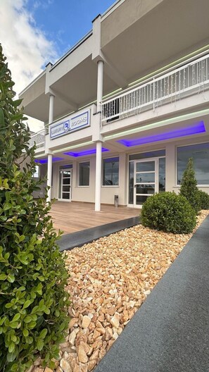 Front of property - Luxury Rooms Hotel (Somma Vesuviana)