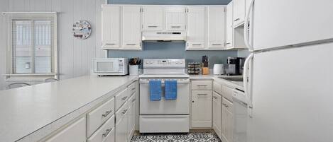 Frigorífic, microones, forn i placa de cuina