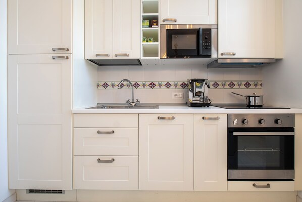 Private kitchen - SORRENTO LUXURY APARTMENT in Sorrento center (Sorrento)