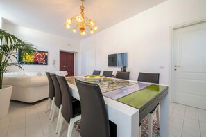 Dining - SORRENTO LUXURY APARTMENT in Sorrento center (Sorrento)