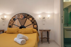 3 bedrooms, WiFi, bed sheets - SORRENTO LUXURY APARTMENT in Sorrento center (Sorrento)