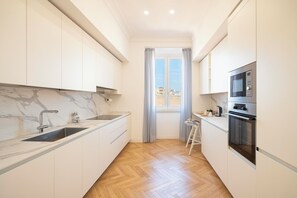 Luxury Apartment, City View, Executive Level | Private kitchen - SJR Luxury Apartment Trevi Fountain (Rome)