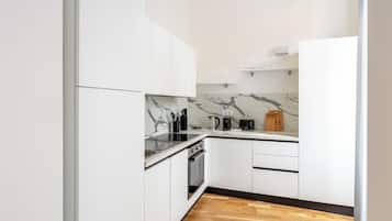 Apartamento de lujo, vistas a la ciudad | Cocina privada | Hervidor eléctrico