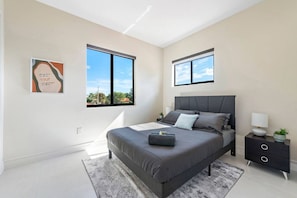 5 bedrooms, WiFi, bed sheets