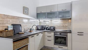 Fridge, microwave, oven, stovetop