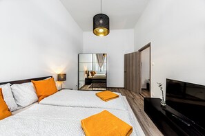 1 habitación, tabla de planchar con plancha, wifi gratis y ropa de cama