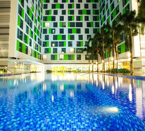 Republic Apartment near Airport with Pool