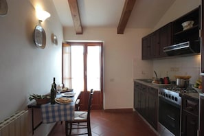 Private kitchen - Comiti Farmhouse - Apt. Bondone (Montaione)
