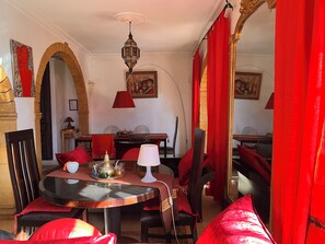 Dining - Charming 9-bedroom riad with AC and WiFi in beautiful Essaouira (MAROC)