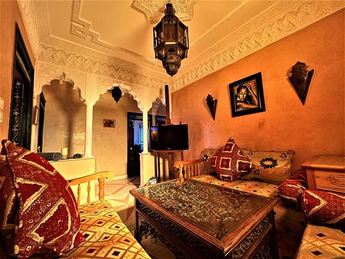 Charming 9-bedroom riad with AC and WiFi in beautiful Essaouira