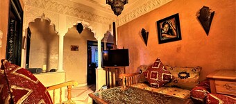 Charming 9-bedroom riad with AC and WiFi in beautiful Essaouira