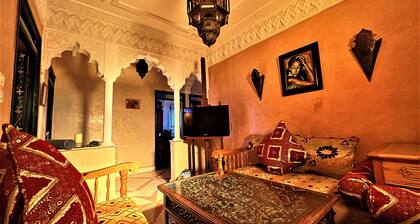 Charming 9-bedroom riad with AC and WiFi in beautiful Essaouira