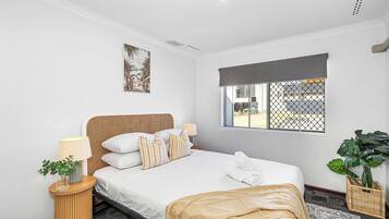 2 bedrooms, desk, iron/ironing board, free WiFi