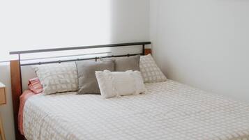 2 Schlafzimmer, Schreibtisch, Bügeleisen/Bügelbrett, kostenloses WLAN