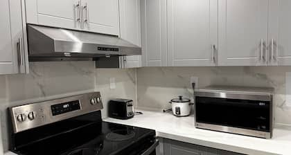 2 Bedroom Oasis: Inviting Comfort in Mississauga
