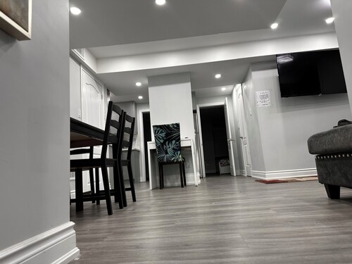 2 Bedroom Oasis: Inviting Comfort in Mississauga