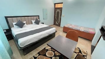 1 Schlafzimmer, Bügeleisen/Bügelbrett, Bettwäsche