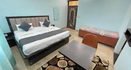 Taran Bliss Home stay : Family Room with Bathroom