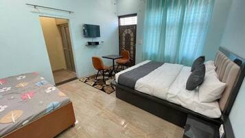 1 bedroom, iron/ironing board, bed sheets