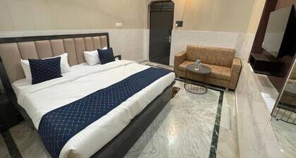 Taran Bliss Home stay : Deluxe Double Room (2 Adults + 1 Child)