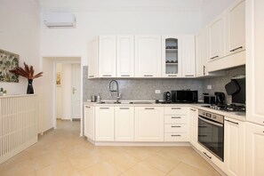 Fridge, microwave, oven, stovetop - Gradinata Residence at the Vatican (Roma)