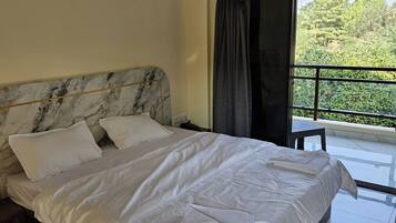 Deluxe Room, Balcony