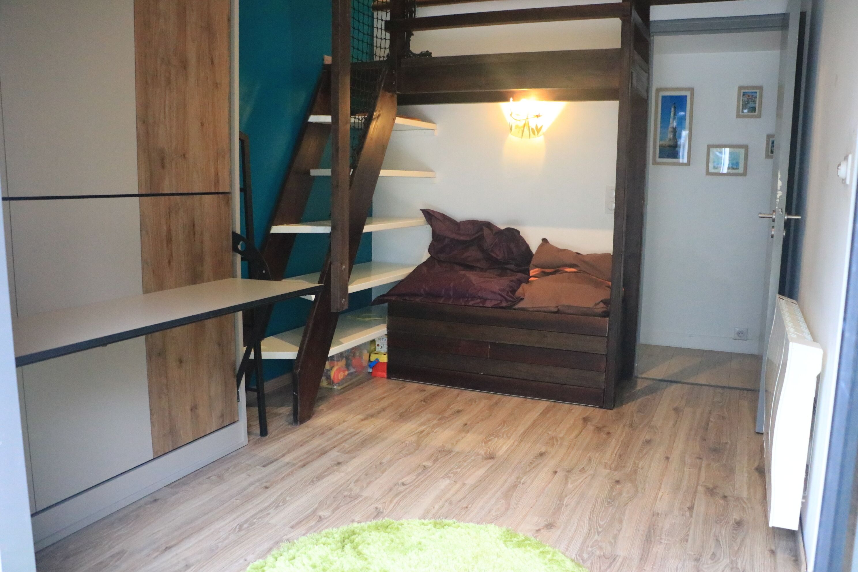 4 bedrooms, iron/ironing board, free WiFi