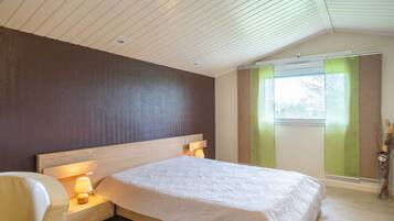 4 camere, ferro/asse da stiro, Wi-Fi gratuito