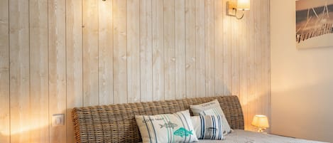 4 bedrooms, iron/ironing board, free WiFi