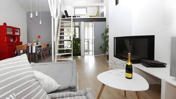 TV, caminetto, lettore DVD