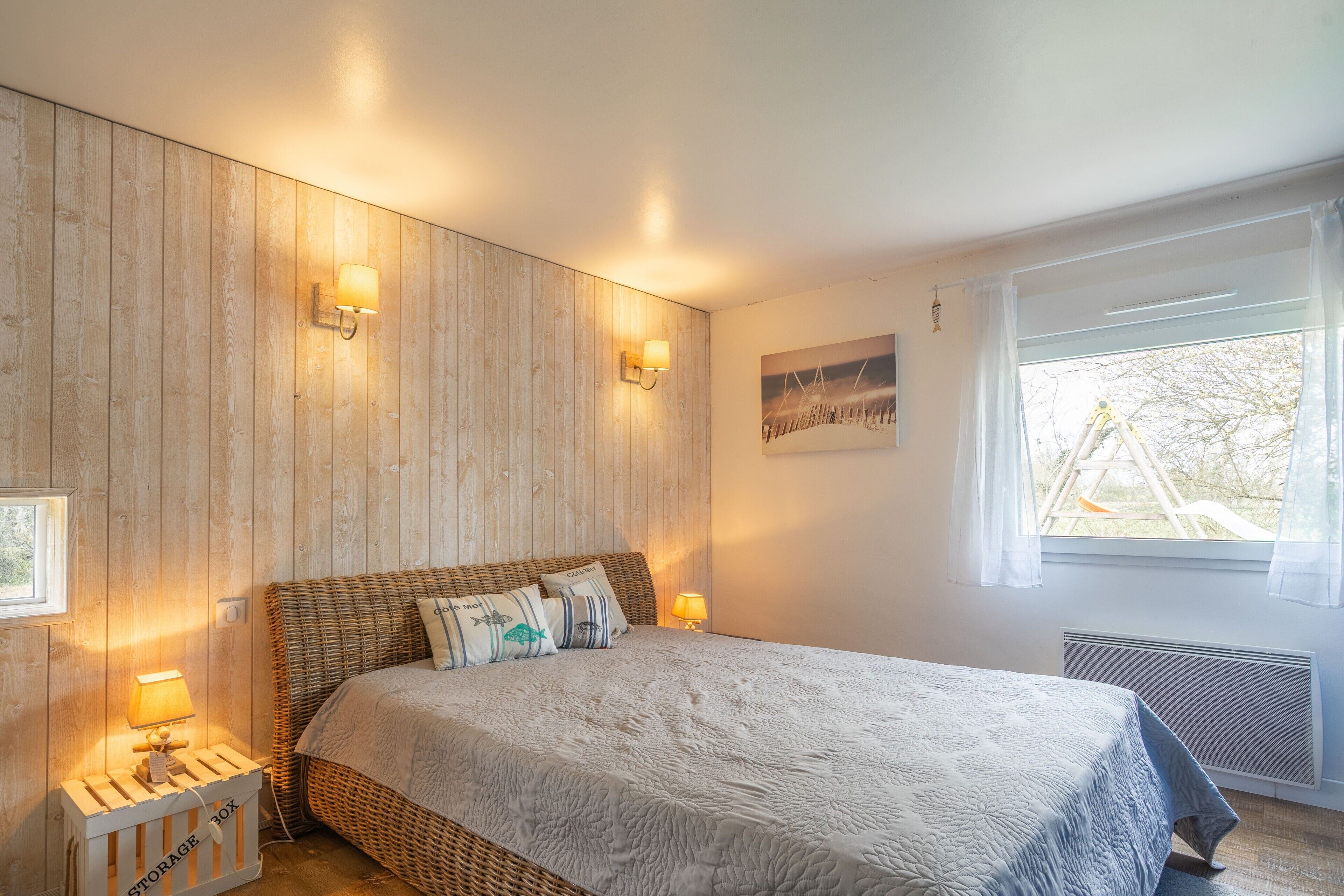 4 bedrooms, iron/ironing board, free WiFi