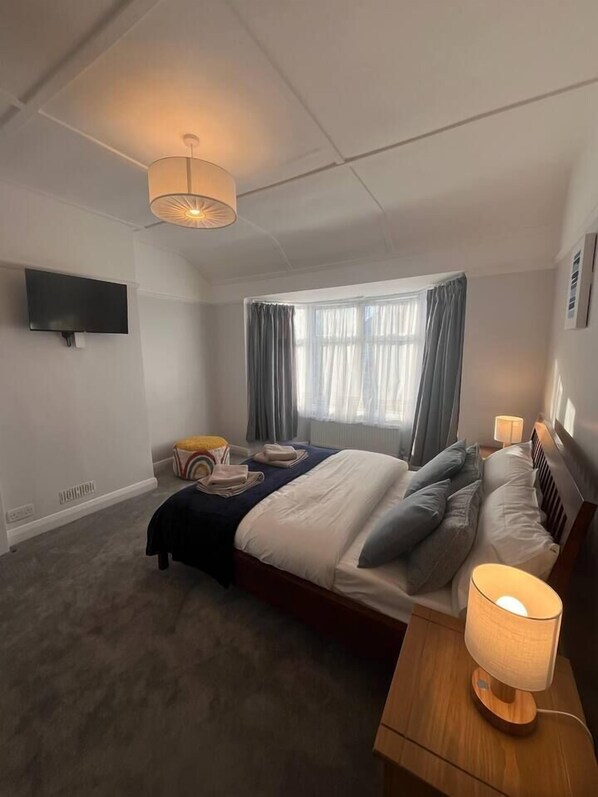 3 bedrooms, iron/ironing board, travel crib, WiFi